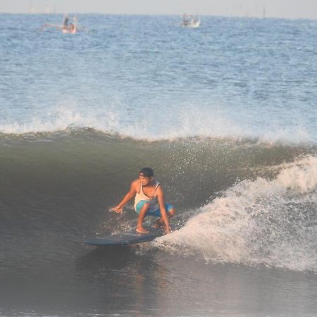 The Point Surfcamp Bali Otel Pulukan Dış mekan fotoğraf