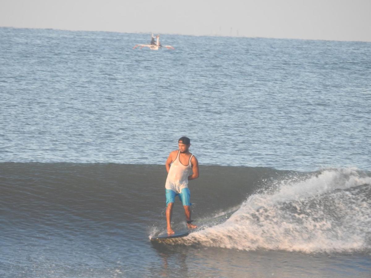 The Point Surfcamp Bali Otel Pulukan Dış mekan fotoğraf